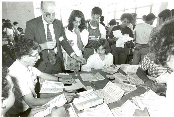 Apurao manual de votos da eleio de 1990 em Belo HorizonteCristina Horta/Arquivo EM - 4/10/1990