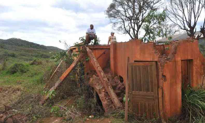 Distrito de Bento Rodrigues foi completamente destrudo pela lama(foto: Jair Amaral/EM/D.A Press - 05/11/2017)
