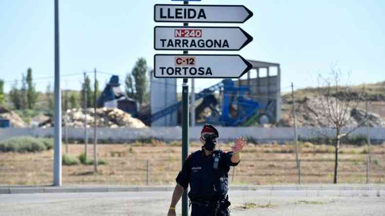 rea confinada fica no entorno da cidade de Lrida, na Catalunha(foto: PAU BARRENA / AFP)