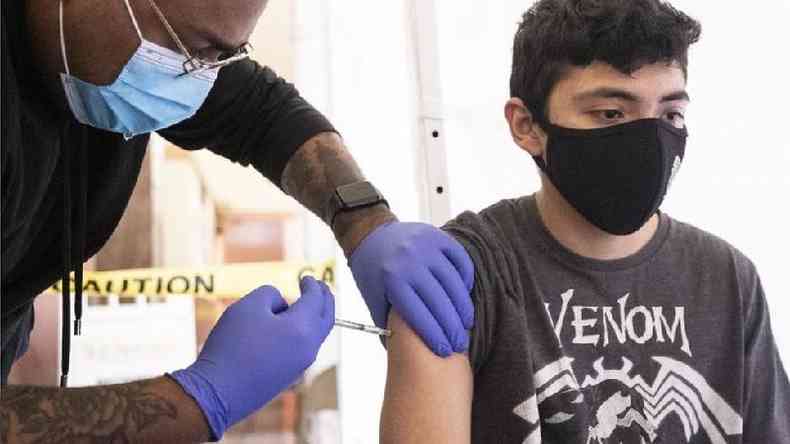 Todas as pessoas com 16 anos de idade ou mais j podem ser imunizadas nos EUA(foto: EPA)