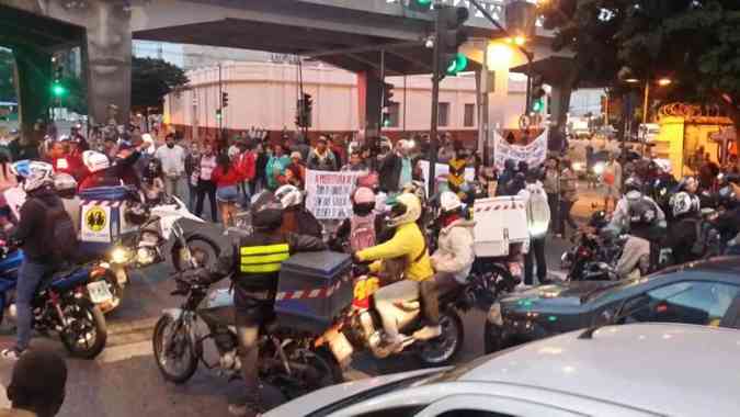 Manifestantes saram em passeata por vias do Centro da cidadeEdesio Ferreira/EM/D.A.Press