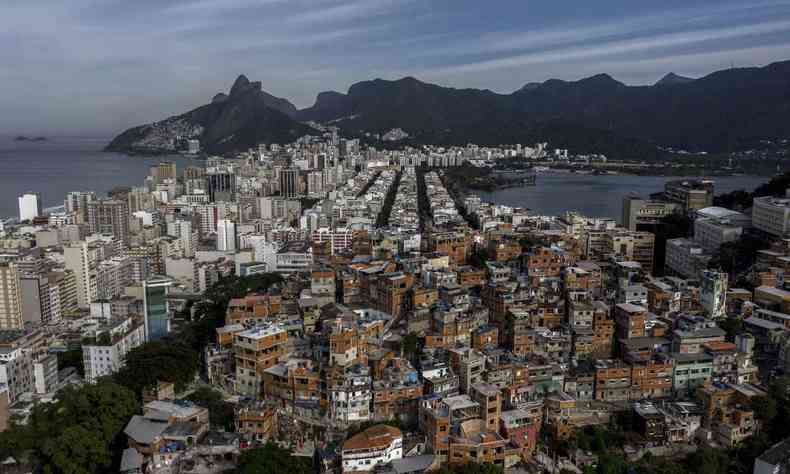 Hoje o Brasil completa o terceiro dia seguido liderando o total de bitos a cada perodo de 24 horas(foto: MAURO PIMENTEL / AFP )
