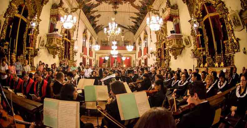 Orquestra e coral de canto gregoriano na Baslica do Pilar, em So Joo del-Rei(foto: bio aquino/divulgao)