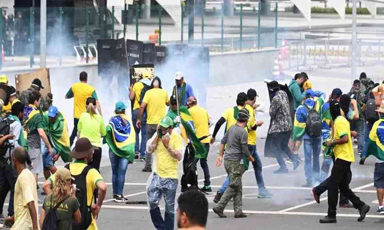 Bolsonaristas realizam atos terroristas em Braslia