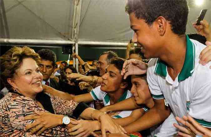 Presidente Dilma Roussef anunciou pacote de R$ 9 bilhes para combater a seca no Brasil(foto: Roberto Stuckert Filho/PR Fortaleza )
