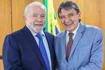 Lula sobre ministrio que coordena Bolsa Famlia: ' meu, no sai'