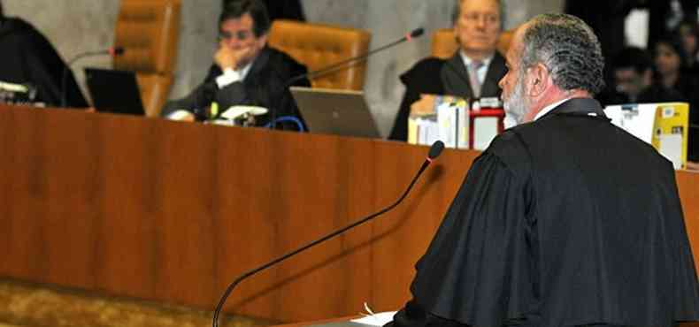 O advogado Castellar Guimares Filho defendeu por cerca de 15 minutos o publicitrio mineiro Cristiano Paz