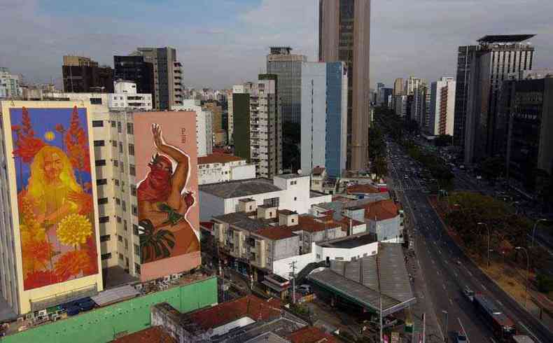 Prdios no Bairro de Pinheiros, em So Paulo, se transformaram em galeria a cu aberto (foto: Miguel Schincariol/AFP)