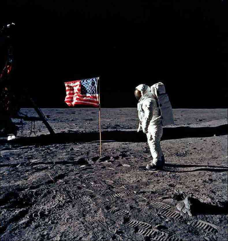 Buzz Aldrin desembarca na Lua, em cena do documentrio dirigido por Todd Douglas Miller(foto: AFP/Nasa)