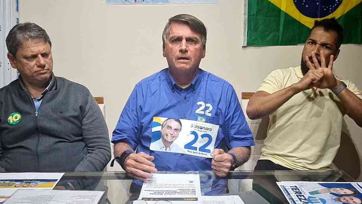 Em mais uma fake news, Bolsonaro afirma que concedeu reajustes a  professores - Fenasps