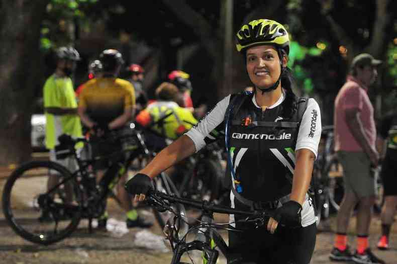 A engenheira civil Camila Hilario Bethonico, de 39 anos, conta que se encontrou totalmente no mundo da bike(foto: Fotos: Tlio Santos/EM/D.A Press)