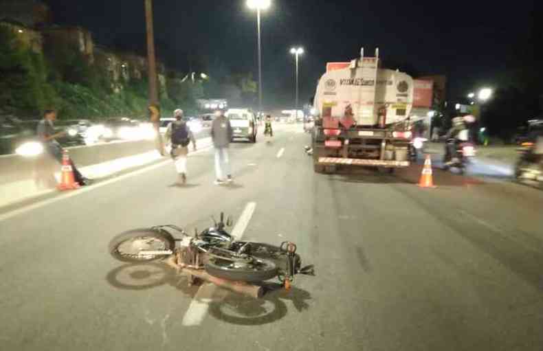 Acidente ocorreu depois de uma briga de trnsito entre marido da vtima motorista de Kombi(foto: PMRv)