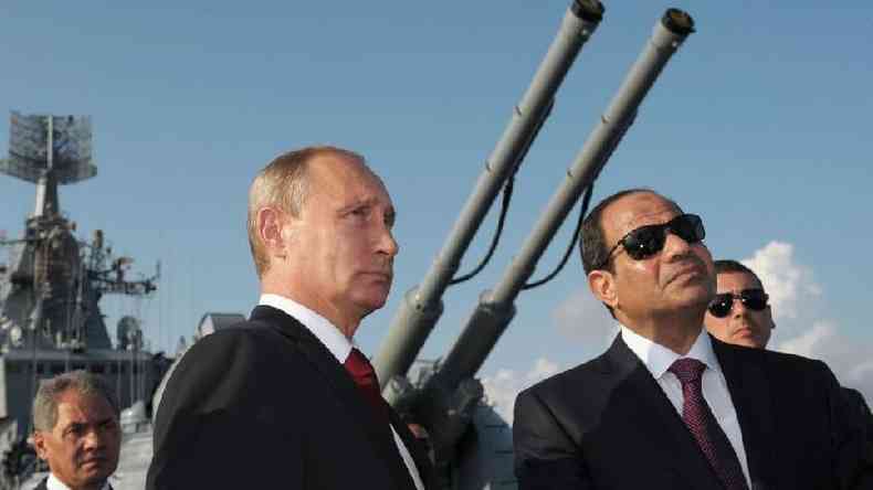 Vladimir Putin e o presidente egípcio Abdel Fattah al Sisi durante uma visita ao Moskva em agosto de 2014