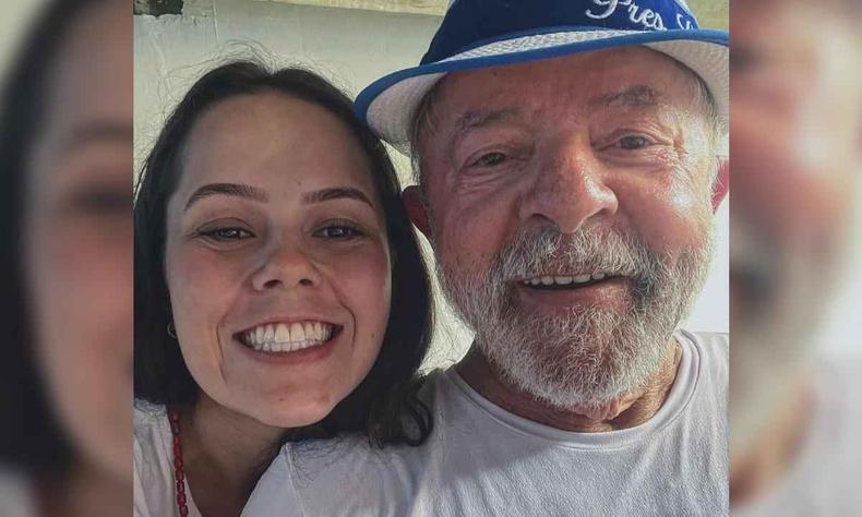 Bia Lula é a neta mais velha do presidente(foto: Reprodução/Redes ) Bia e Lula em selfie