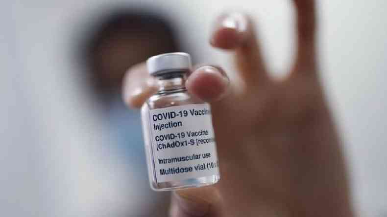 Vacina Oxford/AstraZeneca  uma das que iniciaram testes em crianas e adolescentes; CoronaVac faz estudos na China(foto: PA Media)