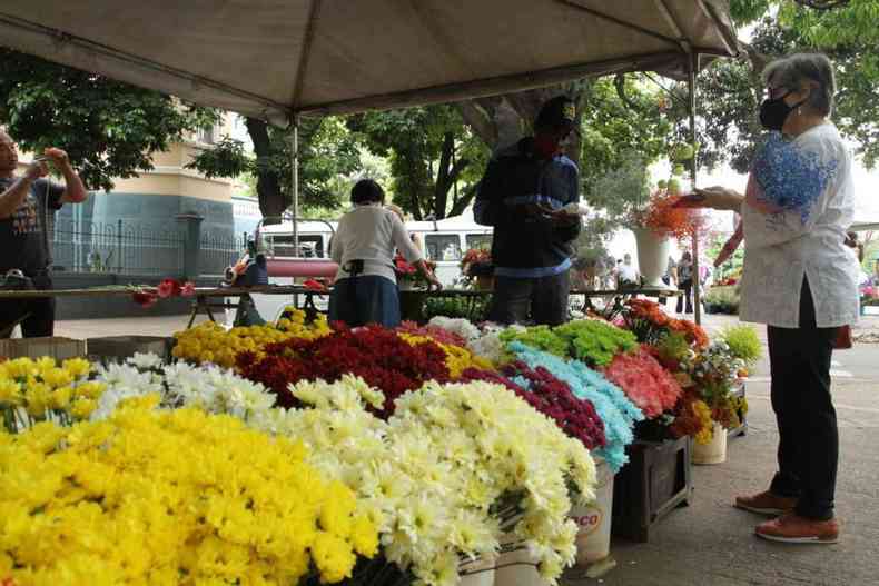 Associao dos comerciantes de flores e plantas prev queda de 90% das vendas no Dia de Finados