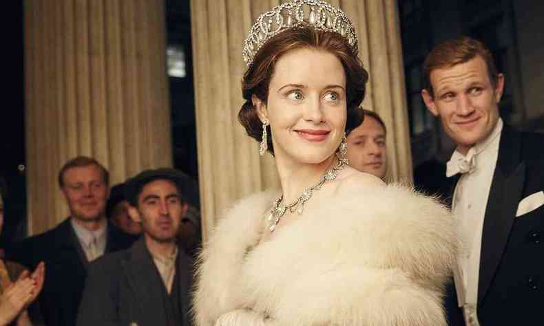 Claire Foy e Matt Smith como Elizabeth e Philip na série the crown