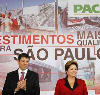 O prefeito de So Paulo e a presidente Dilma Rousseff durante anncio hoje de R$ 8 bilhes para mobilidade urbana em SP(foto: Roberto Stuckert Filho/PR)