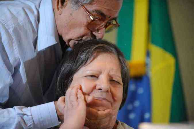 Ines Etienne Romeu, nica sobrevivente da Casa da Mort, durante reunio da Comisso da Verdade, em 2014(foto: Tnia Rego/Agncia Brasil)