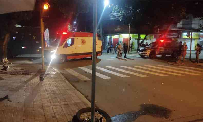 Ambulncia e viatura da PM atendem ocorrncia policial em Valadares