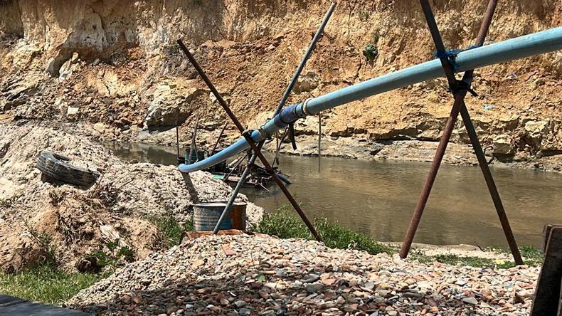 cano onde era passado a areia retirada ilegalmente 