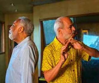 Gilberto Gil e o flautista Carlos Malta, fundador da banda Pife Muderno