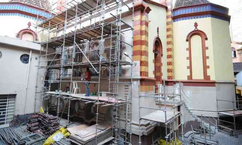 O restauro da ltima parede, nos fundos do templo, j comeou(foto: Leandro Couri/EM/D.A Press)