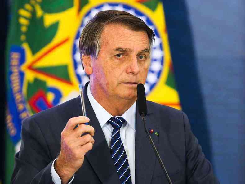 Bolsonaro optou por mandar atacar o servidor isento e fabricar novos inimigos para jogar aos lees(foto: Fabio Rodrigues Pozzebom/Agncia Brasil)