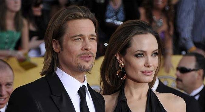 Brad Pitt elogiou a coragem da esposa por retirar as mamas para evitar o risco de câncer(foto: AFP PHOTO / JOE KLAMAR ) Brad Pitt elogiou a coragem da esposa por retirar as mamas para evitar o risco de câncer(foto: AFP PHOTO / JOE KLAMAR )