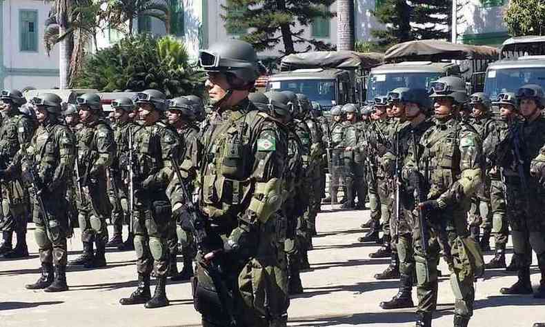 Pelo menos 1.700 militares vo compor as tropas do Comando de Defesa de rea em Belo Horizonte (foto: Beto Novaes/EM )