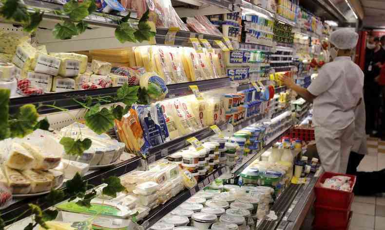 Compras em supermercados podem ser mais difceis na poca, mas dicas ajudam a enfrentar alta dos preos