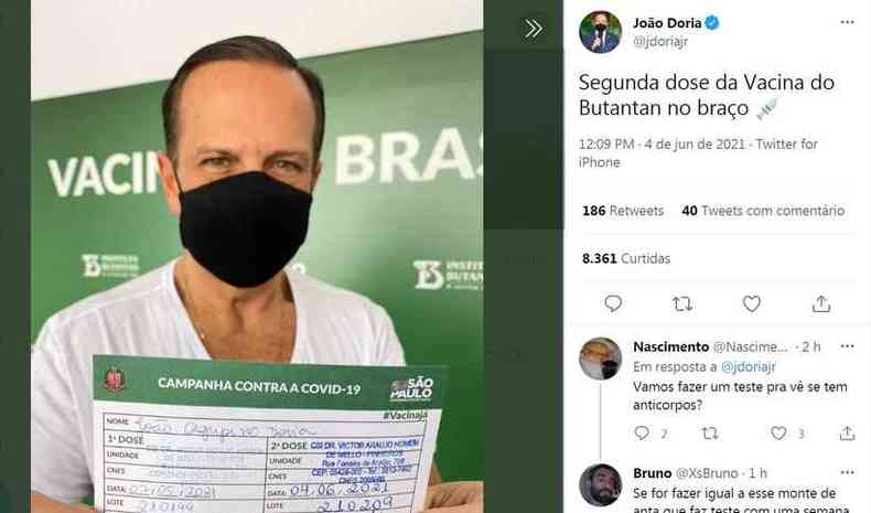 Em publicao nas redes sociais, Dria exibe o seu carto de vacina, com as duas doses da CoronaVac aplicadas(foto: Reproduo/Twitter)