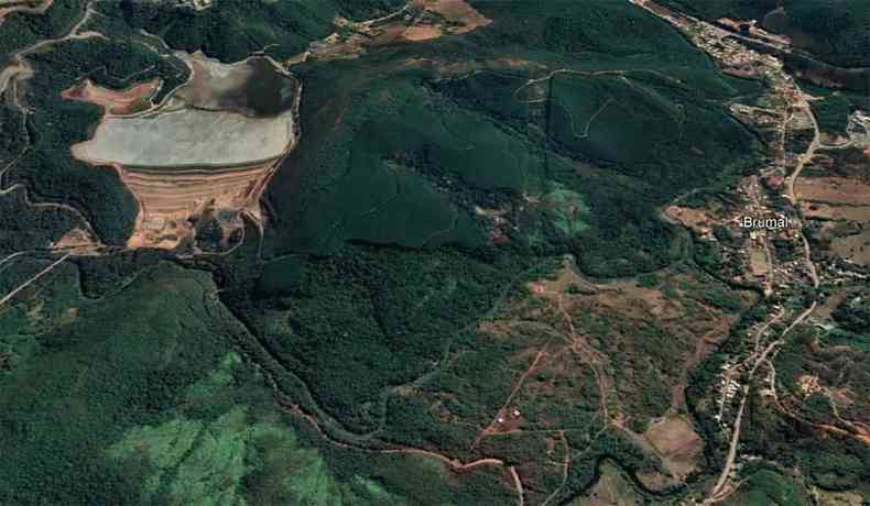 Imagem da barragem que est sob obras e apresentou trincas prximo ao povoado de Brumal Mina Crrego do Stio, em Santa Brbara, onde a barragem CDS II apresentou avarias rio pilha