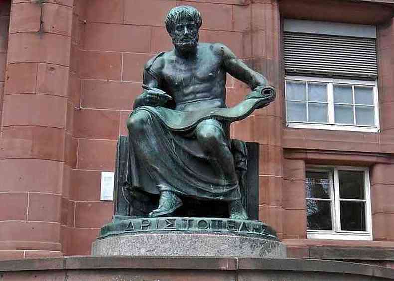 Estátua em bronze, de Aristóteles: belo não pode ser desligado do homem, já que ele está em nós, é uma fabricação humana.(foto: Cipri Adolf Bermann)