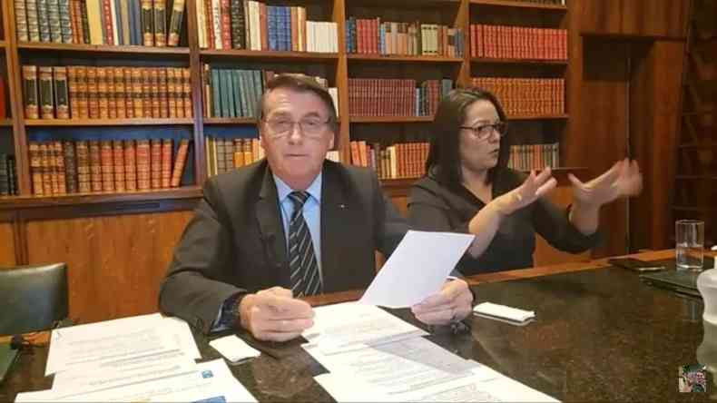 Bolsonaro cometeu ato falho nessa quinta-feira (25/03) ao falar em ''medidas contra a vacina