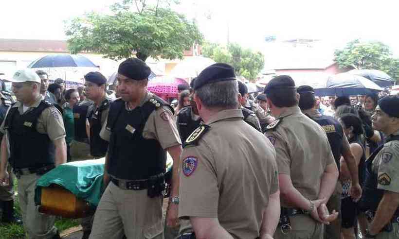 PM morto na Bahia é enterrado