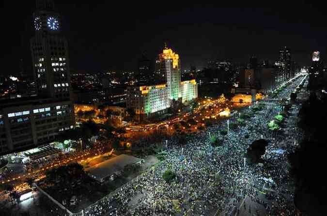 No Rio de Janeiro, ao menos 100 mil pessoas foram s ruas(foto: TASSO MARCELO / AFP)