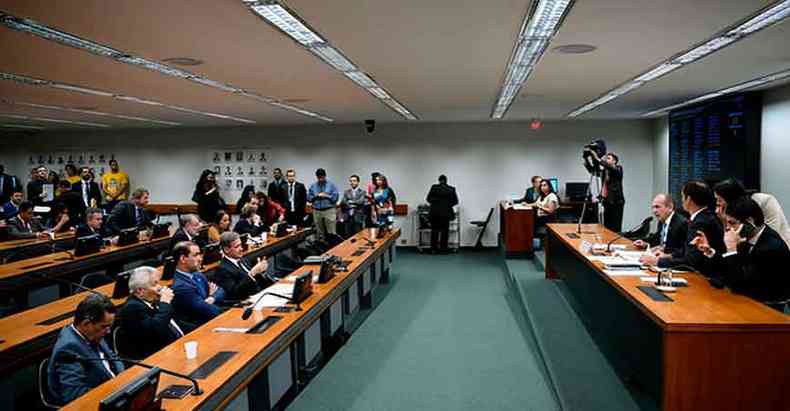 Comisso de Oramento aprovou o aumento do fundo eleitoral de R$ 2 bilhes para R$ 3,8 bilhes (foto: Pedro Frana/Agncia Senado)