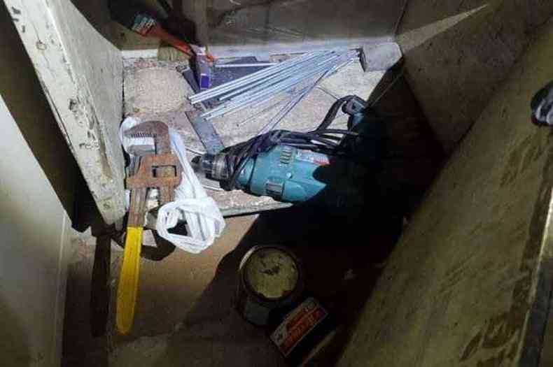 Material encontrado nas casas do investigado  usado em bombas caseiras(foto: Divulgao/PCDF)