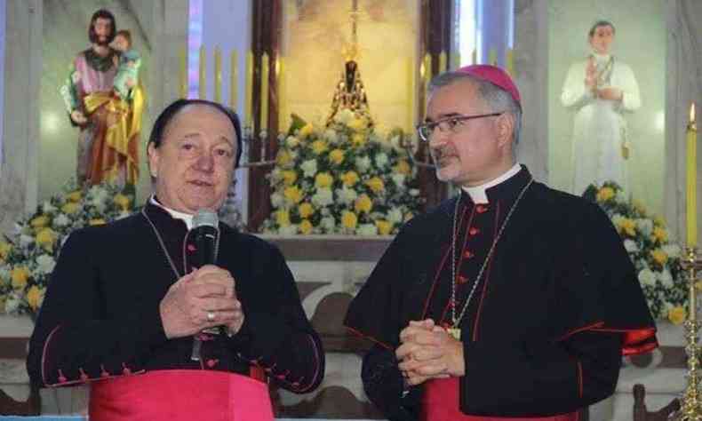 Dom Jos Alberto Moura (esquerda) deixa a Arquidiocese e  substitudo por dom Joo Justino (direita).