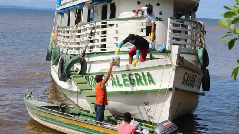Barcos grandes não chegam a alguns locais, que só podem ser acessados com lanchas menores(foto: Projeto Saúde e Alegria) Barcos grandes não chegam a alguns locais, que só podem ser acessados com lanchas menores(foto: Projeto Saúde e Alegria)
