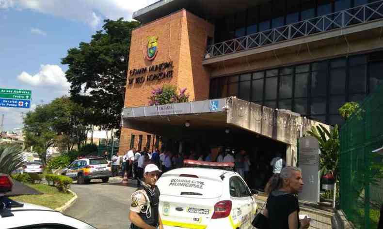 Taxistas acompanham a votao na Cmara Municipal de BH(foto: Polcia Militar / Divulgao)