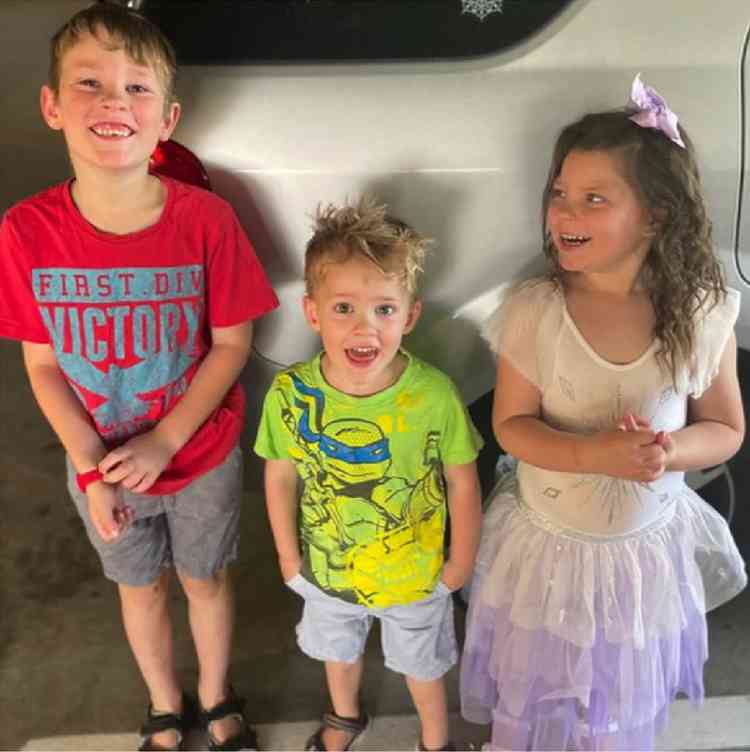 Hudson, Austin e Holly, filhos de Renee