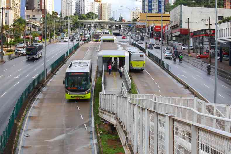 Com cem dias da aplicao da Lei do Transporte, a Cmara de vereadores de BH apresenta as melhorias feitas no transporte pblico