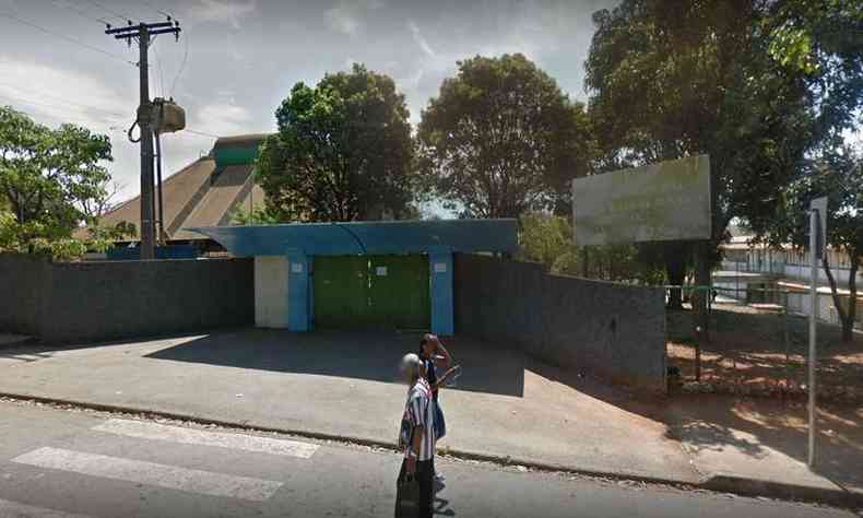 Adolescente tinha acabado de fazer o Enem na Escola Dona Elza Alves de Oliveira e retornava a p para casa(foto: Google Street View/Reproduo)