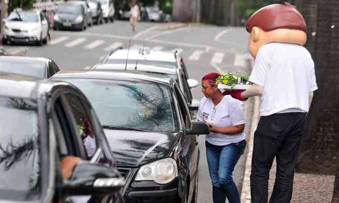 Motoristas foram abordados e receberam informaes da campanha(foto: Ramon Lisboa/EM/D.A.Press)