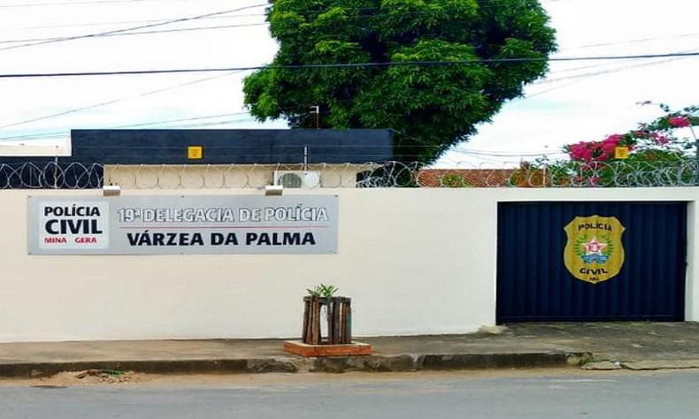 Depois de ser preso, estuprador em série foi levado para a Delegacia de Polícia de Várzea da Palma(foto: PCMG) Delegacia de Polícia de Várzea da Palma