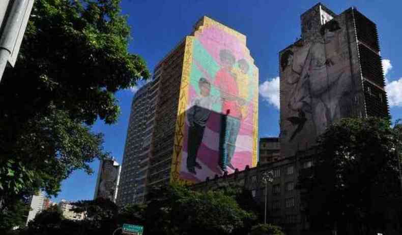 Mural Deus  me foi criado pelo artista Robinho Santana(foto: Ramon Lisboa/EM/DA PRESS)