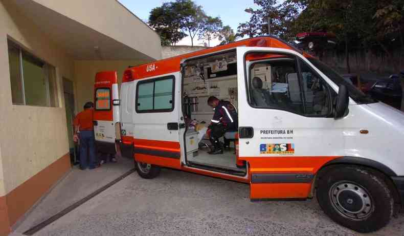 Ambulncia na UPA Nordeste.