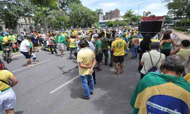 Carreata se encerrou na Praa da Liberdade, tomada pelos manifestantes(foto: Gladyston Rodrigues/EM/DA Press)